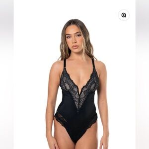 Viral Hey shape half lace plunge thong bodysuit